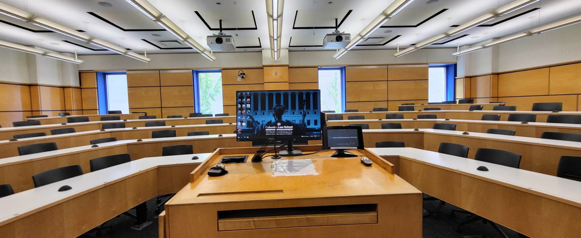 William and June Warren Hall 208 Presenter View William and June Warren Hall 208 Presenter View