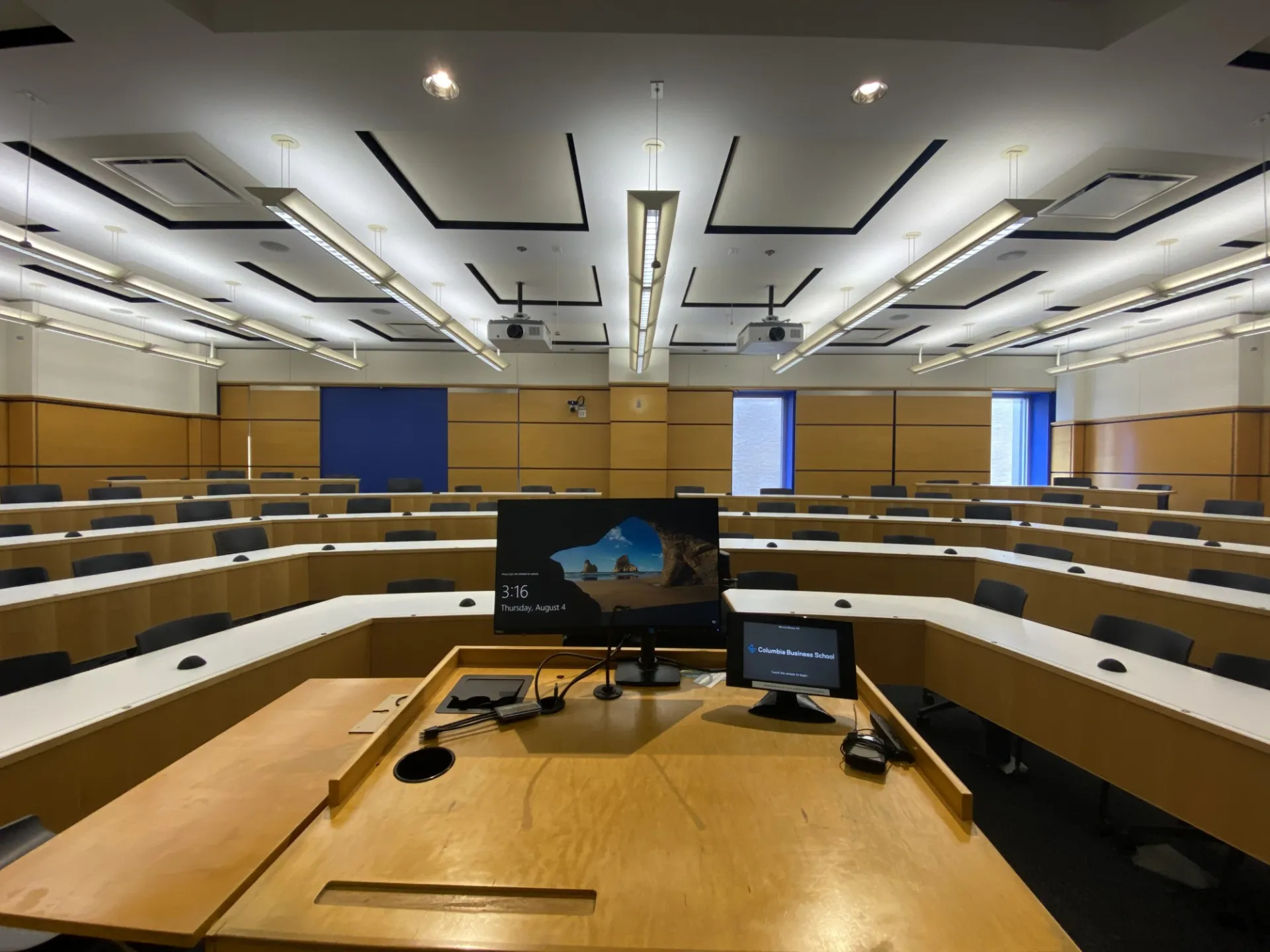 William and June Warren Hall 310 Presenter View
